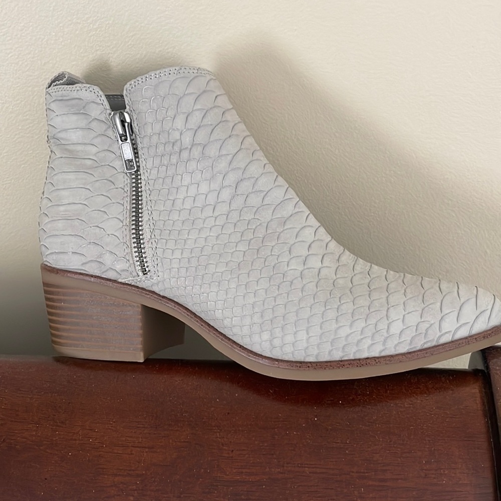 Ankle bootie. Size 7. Brand new.